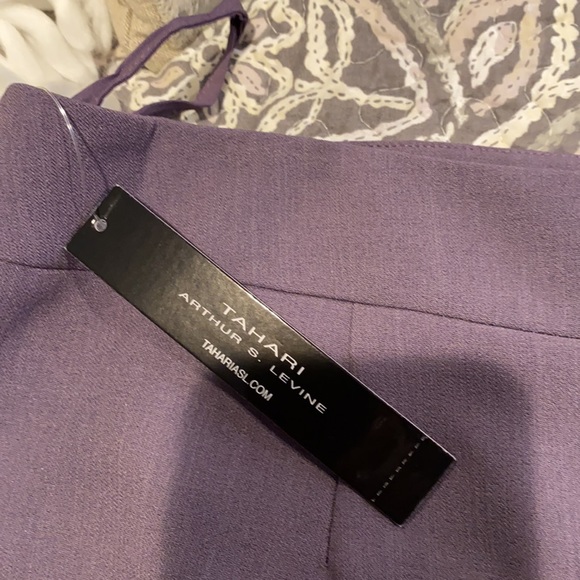 Ladies Tahari pencil skirt w ruffle - Picture 4 of 6